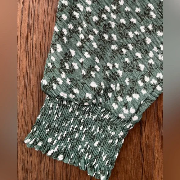 RW&CO. Sage Green Floral V-Neck Mini Dress - Smocked Waist - XS - Picture 3 of 10